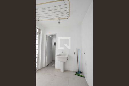 Casa à venda com 215m², 4 quartos e 2 vagasLavanderia