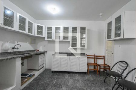 Casa à venda com 215m², 4 quartos e 2 vagasCozinha