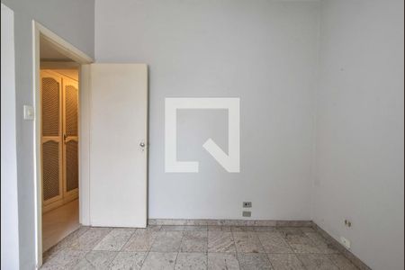 Casa à venda com 215m², 4 quartos e 2 vagasQuarto 04