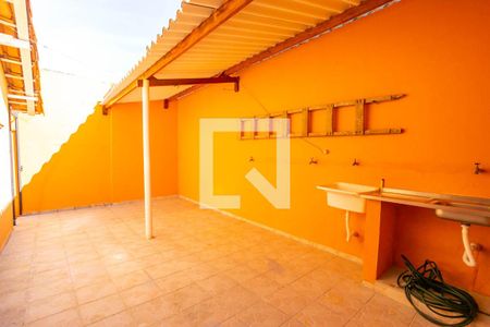 Casa para alugar com 200m², 2 quartos e 1 vagaQuintal