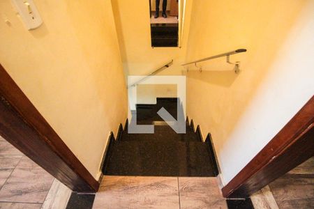 Casa de condomínio à venda com 65m², 2 quartos e 1 vaga Casa de condomínio à venda com 65m², 2 quartos e 1 vagaEscada