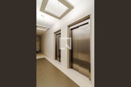 Apartamento à venda com 140m², 2 quartos e 1 vaga Apartamento à venda com 140m², 2 quartos e 1 vagaHall do andar