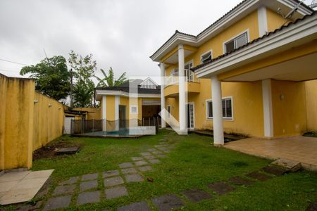 Casa de condomínio à venda com 120m², 4 quartos e 3 vagasQuintal