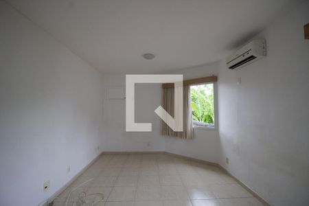 Casa de condomínio à venda com 120m², 4 quartos e 3 vagasSuíte