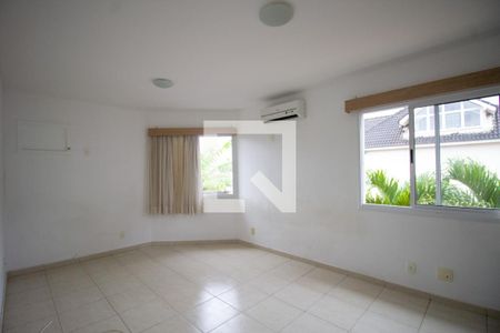 Casa de condomínio à venda com 120m², 4 quartos e 3 vagasSuíte