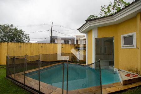 Casa de condomínio à venda com 120m², 4 quartos e 3 vagasPiscina