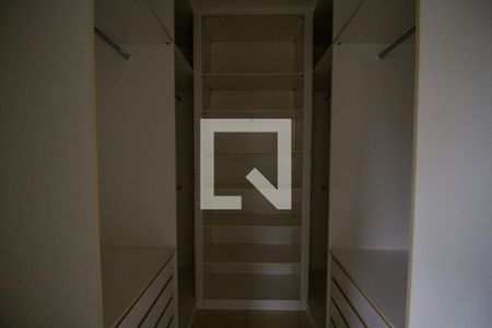 Casa de condomínio à venda com 120m², 4 quartos e 3 vagasCloset da Suíte