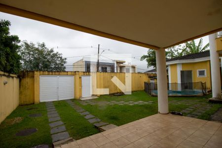 Casa de condomínio à venda com 120m², 4 quartos e 3 vagasQuintal