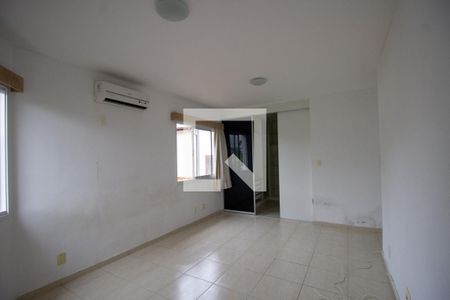 Casa de condomínio à venda com 120m², 4 quartos e 3 vagasSuíte