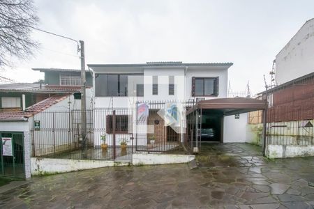 Casa à venda com 165m², 3 quartos e 3 vagas Casa à venda com 165m², 3 quartos e 3 vagasFachada