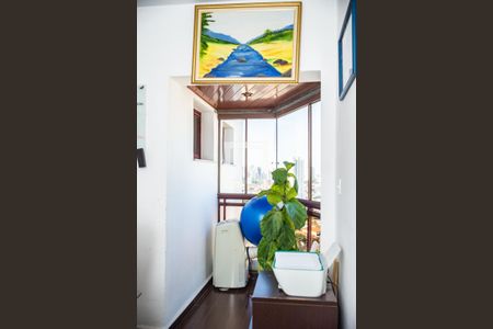 Apartamento à venda com 140m², 4 quartos e 2 vagas Apartamento à venda com 140m², 4 quartos e 2 vagasSacada do Quarto 3