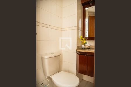 Apartamento à venda com 140m², 4 quartos e 2 vagas Apartamento à venda com 140m², 4 quartos e 2 vagasBanheiro 2