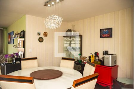 Apartamento à venda com 140m², 4 quartos e 2 vagas Apartamento à venda com 140m², 4 quartos e 2 vagasSala de Jantar