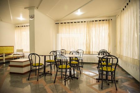 Apartamento à venda com 140m², 4 quartos e 2 vagas Apartamento à venda com 140m², 4 quartos e 2 vagasÁrea comum - Salão de festas