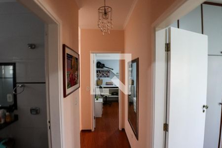 Casa para alugar com 224m², 4 quartos e 5 vagasCorredor do segundo andar