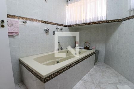 Casa para alugar com 224m², 4 quartos e 5 vagasBanheiro suíte 3