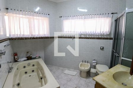 Casa para alugar com 224m², 4 quartos e 5 vagasBanheiro suíte 3