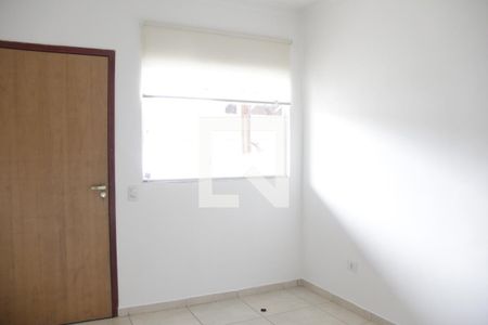 Sala de casa de condomínio para alugar com 2 quartos, 70m² em Jardim Casa Branca, Suzano