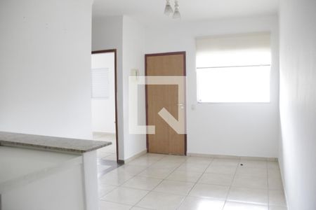 Sala de casa de condomínio para alugar com 2 quartos, 70m² em Jardim Casa Branca, Suzano