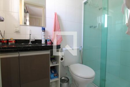 Banheiro da suíte 1 de casa de condomínio à venda com 2 quartos, 78m² em Vila São Pedro, São Paulo