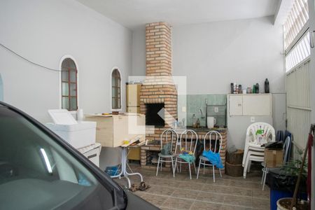 Casa à venda com 221m², 4 quartos e 2 vagas Casa à venda com 221m², 4 quartos e 2 vagasGaragem