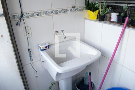 Casa à venda com 221m², 4 quartos e 2 vagas Casa à venda com 221m², 4 quartos e 2 vagasÁrea de Serviço casa 1