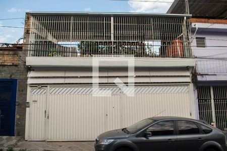 Casa à venda com 221m², 4 quartos e 2 vagas Casa à venda com 221m², 4 quartos e 2 vagasFachada