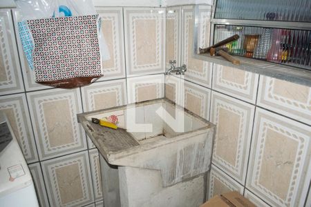 Casa à venda com 221m², 4 quartos e 2 vagas Casa à venda com 221m², 4 quartos e 2 vagasÁrea de Serviço casa 2