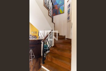 Apartamento à venda com 360m², 5 quartos e 4 vagasEscada