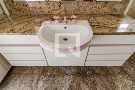 Apartamento à venda com 174m², 3 quartos e 1 vagaBanheiro da suíte