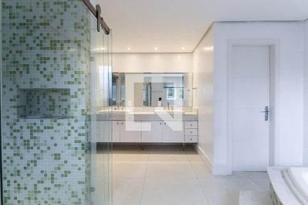 Casa à venda com 389m², 3 quartos e 4 vagasBanheiro da suíte