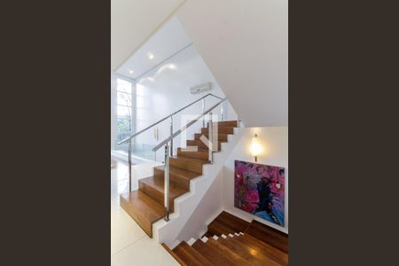 Casa à venda com 389m², 3 quartos e 4 vagasEscada