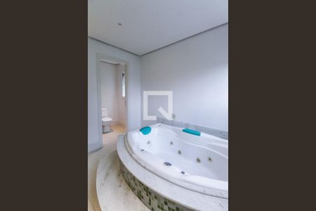 Casa à venda com 389m², 3 quartos e 4 vagasBanheiro da suíte