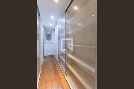 Casa à venda com 389m², 3 quartos e 4 vagasCloset da suíte