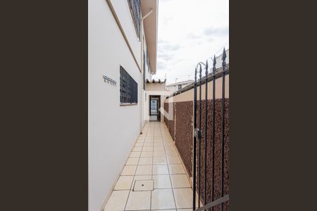 Casa à venda com 200m², 3 quartos e 2 vagas Casa à venda com 200m², 3 quartos e 2 vagasCorredor externo