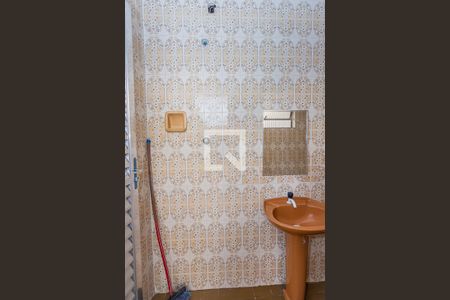 Casa à venda com 200m², 3 quartos e 2 vagas Casa à venda com 200m², 3 quartos e 2 vagasBanheiro de Serviço