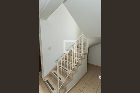 Escada de casa à venda com 3 quartos, 200m² em Parque São Domingos, São Paulo