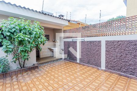 Casa à venda com 200m², 3 quartos e 2 vagas Casa à venda com 200m², 3 quartos e 2 vagasQuintal