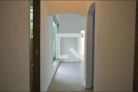 Corredor de casa para alugar com 3 quartos, 105m² em Taquara, Rio de Janeiro
