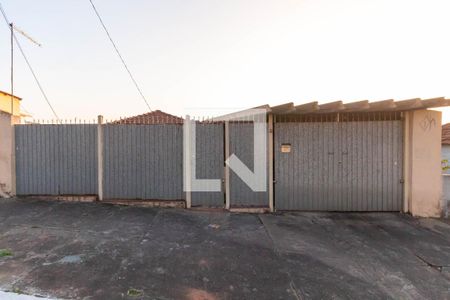 Casa à venda com 214m², 3 quartos e 1 vagaFachada