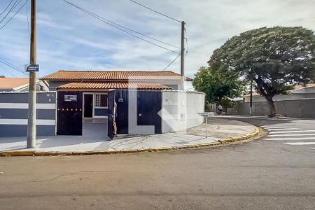 Casa para alugar com 75m², 2 quartos e 2 vagasFachada