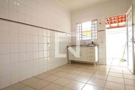 Casa para alugar com 75m², 2 quartos e 2 vagasCozinha