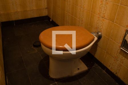 Casa à venda com 320m², 3 quartos e 5 vagasBanheiro da garagem