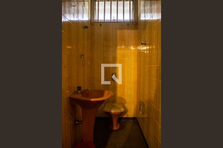 Casa à venda com 320m², 3 quartos e 5 vagasBanheiro da garagem 2