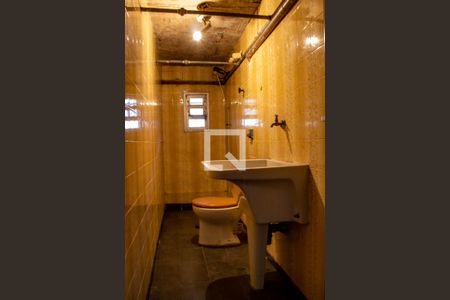 Casa à venda com 320m², 3 quartos e 5 vagasBanheiro da garagem