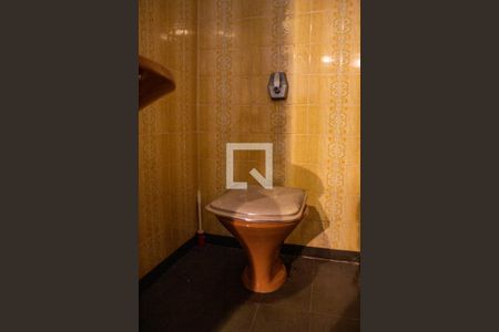 Casa à venda com 320m², 3 quartos e 5 vagasBanheiro da garagem 2