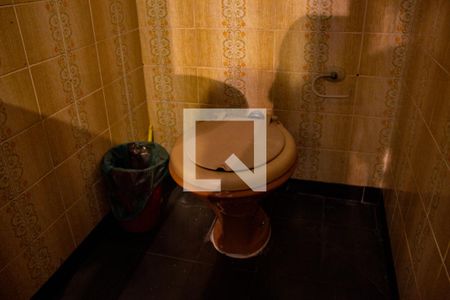 Casa à venda com 320m², 3 quartos e 5 vagasBanheiro da garagem 1