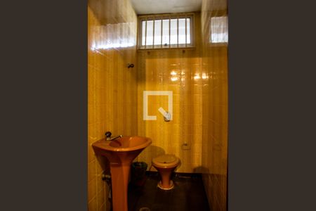 Casa à venda com 320m², 3 quartos e 5 vagasBanheiro da garagem 1