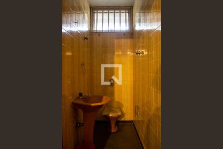 Casa à venda com 320m², 3 quartos e 5 vagasBanheiro da garagem 2