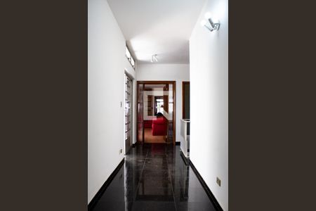 Casa à venda com 320m², 3 quartos e 5 vagasCorredor